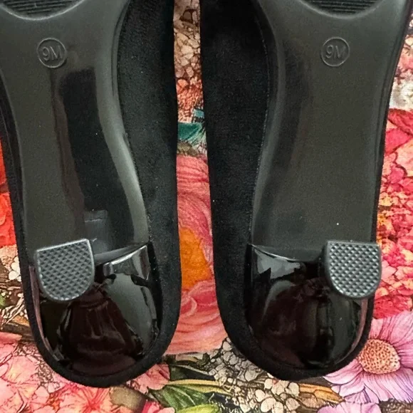 NWT Black Suede Women's Shoes - Picture 8 of 9